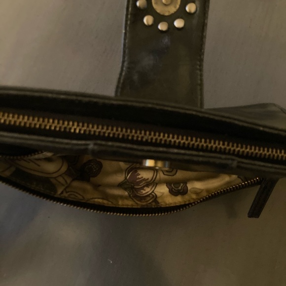 Black leather guess clutch/wristlet - Picture 6 of 7